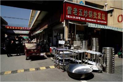 襄陽這個地方太火爆了!廚房酒店用品應(yīng)有盡有,現(xiàn)在知道還不晚…